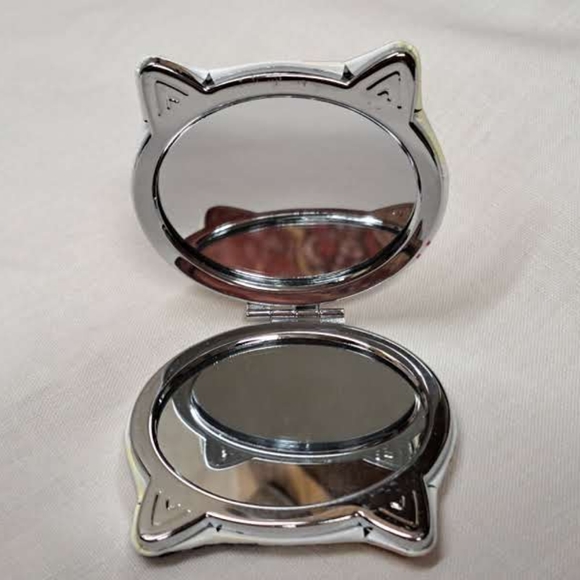 Handmade Diamonique Cat Compact Purse Mirror, 2 views.  (1 compact,$19) - Picture 4 of 5